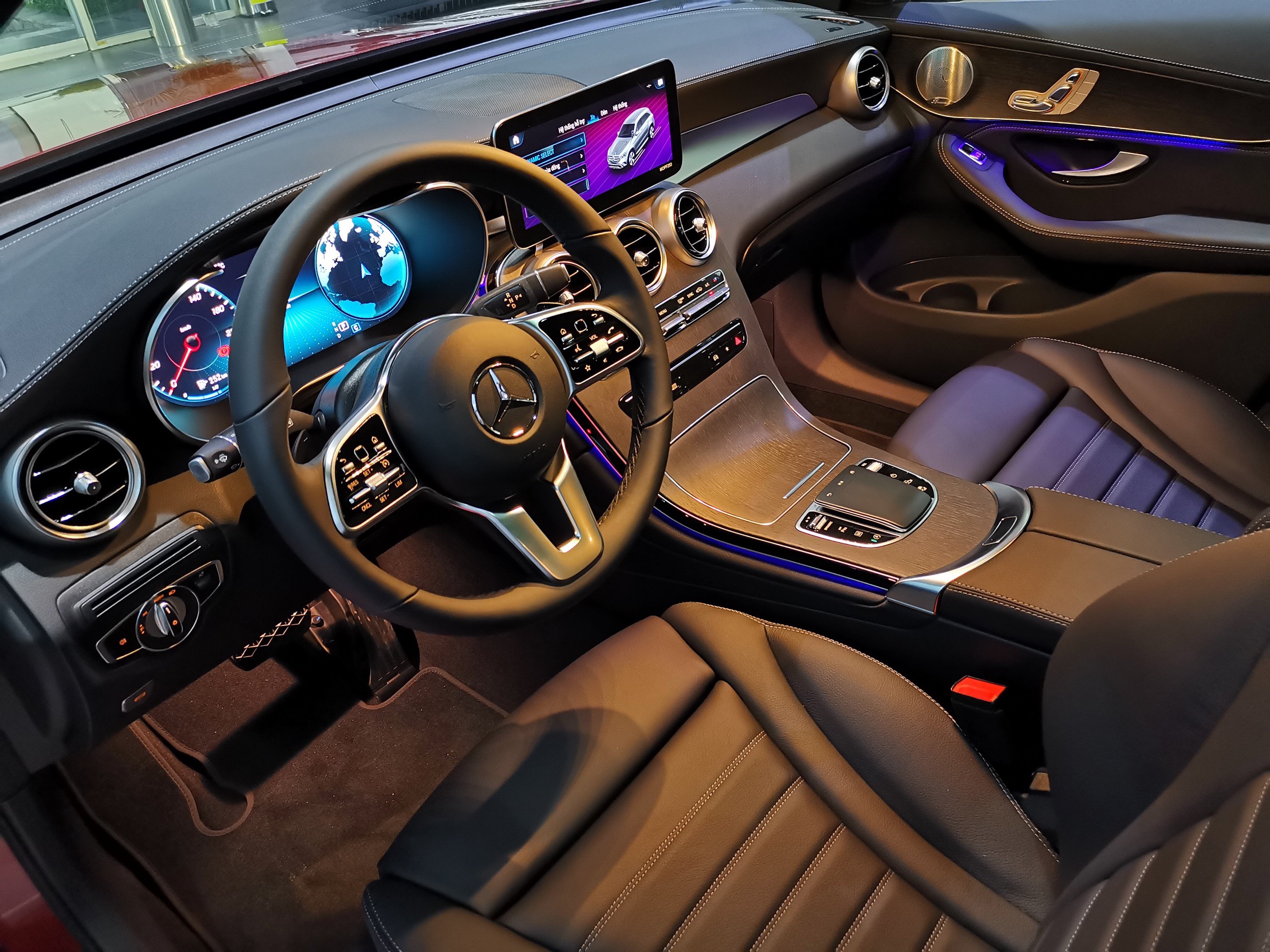 mercedes_truong_chinh_glc_300_amg_noi_that_1
