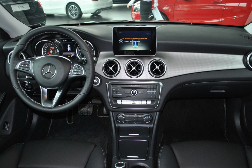 xe_mercedes_cla_200_12
